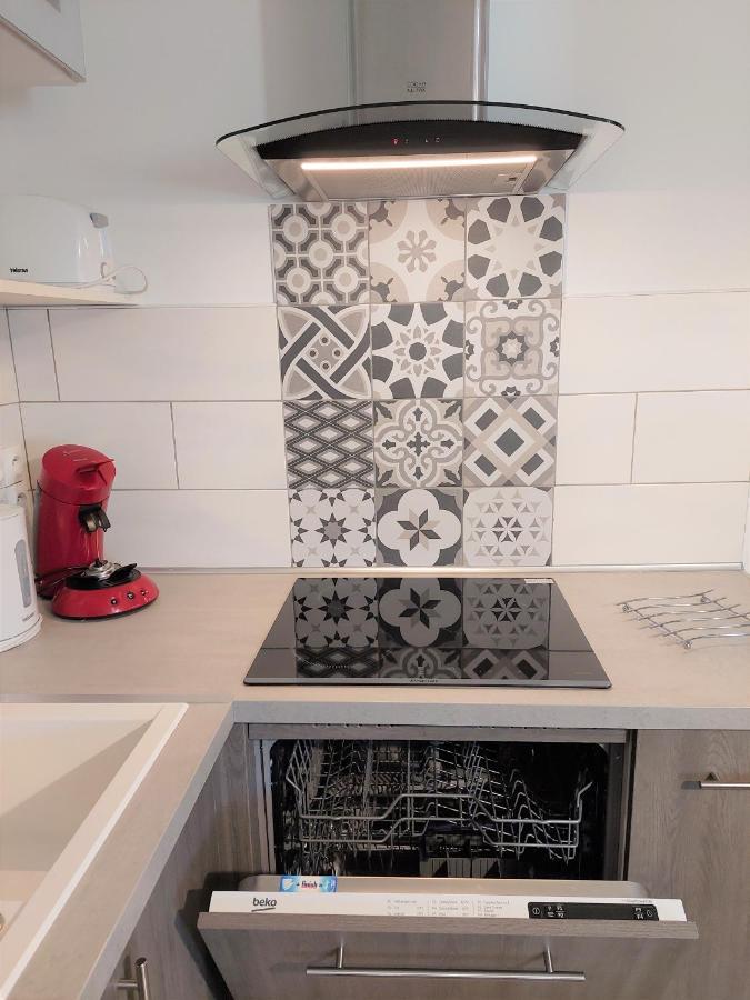 Le Pre Fleuri: New 3-star Tourist With Private Parking Apartment