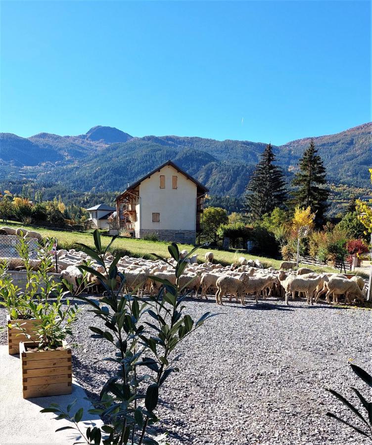 Le Pre Fleuri: New 3-star Tourist With Private Parking Apartment