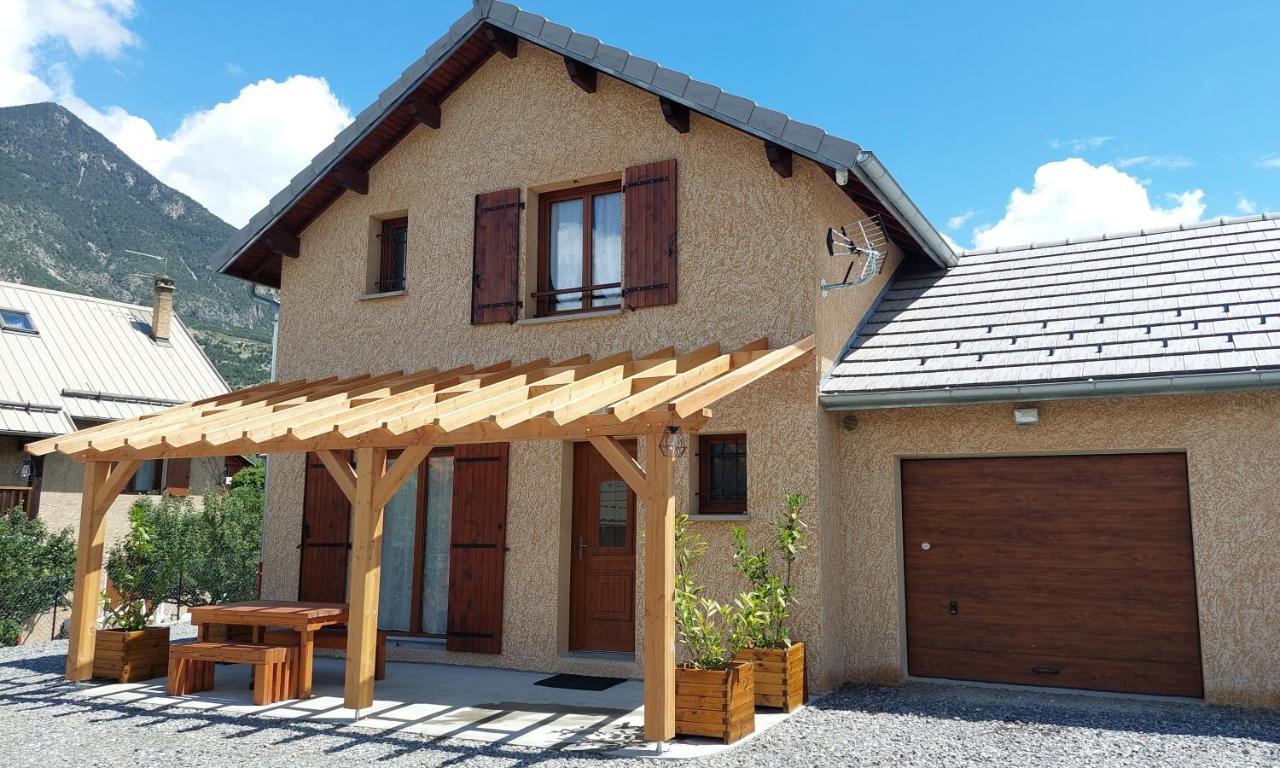 Le Pre Fleuri: New 3-star Tourist With Private Parking * Guillestre