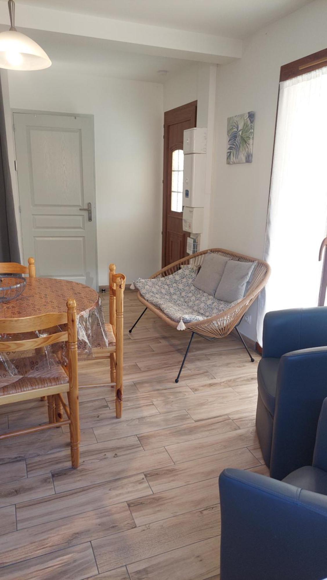 Le Pre Fleuri: New 3-star Tourist With Private Parking