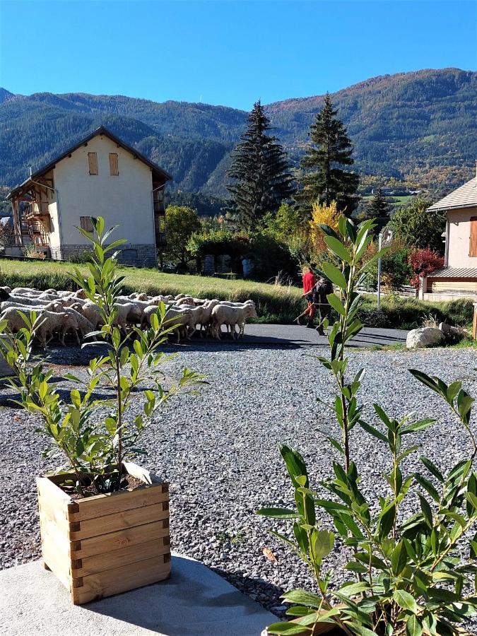 Le Pre Fleuri A - Neufs Classes Meubles De Tourisme 3 Etoiles - Parking Privatif